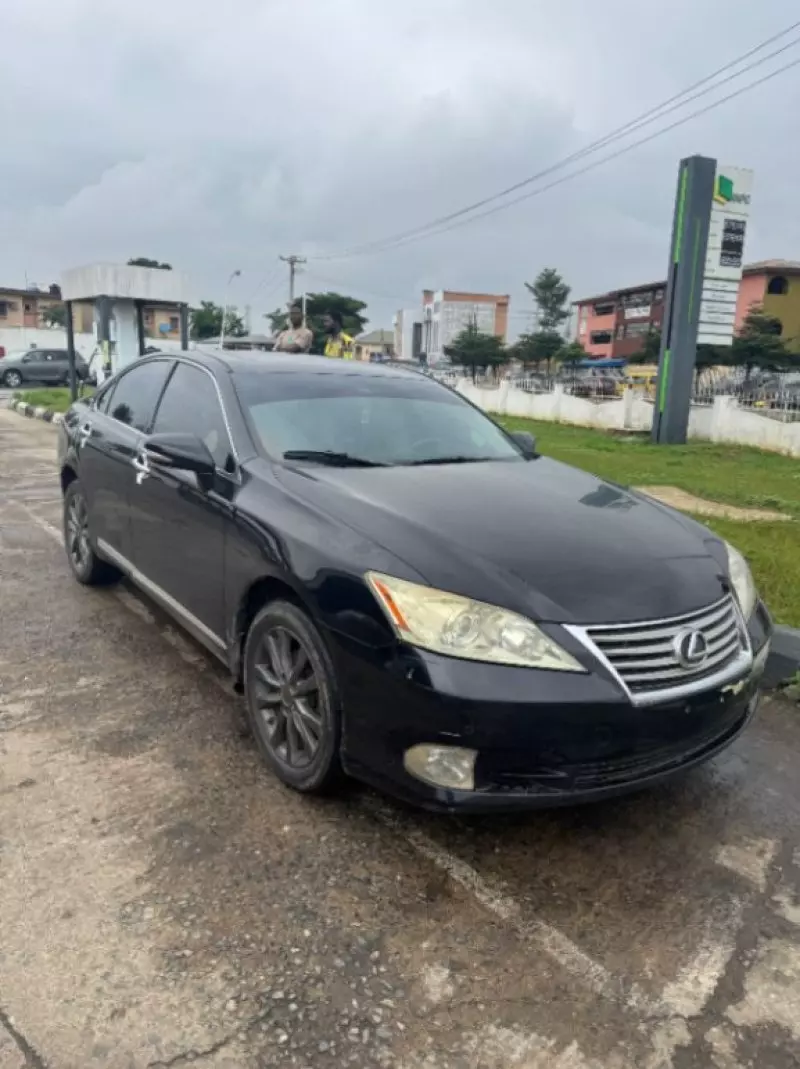 Lexus ES 350   - 2011