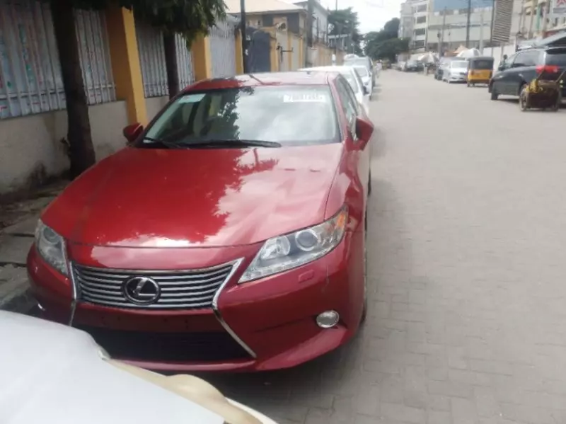 Lexus ES   - 2015