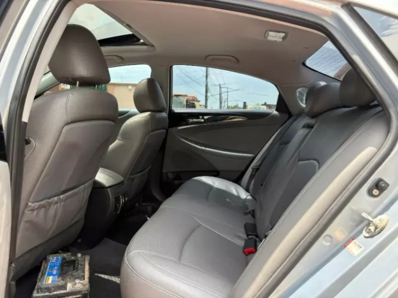 Hyundai Sonata   - 2011