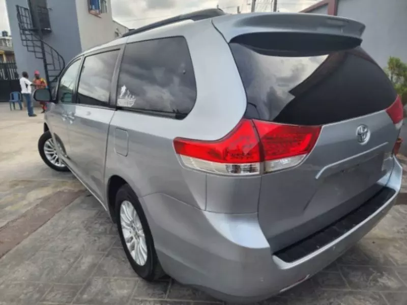 Toyota Sienna   - 2014