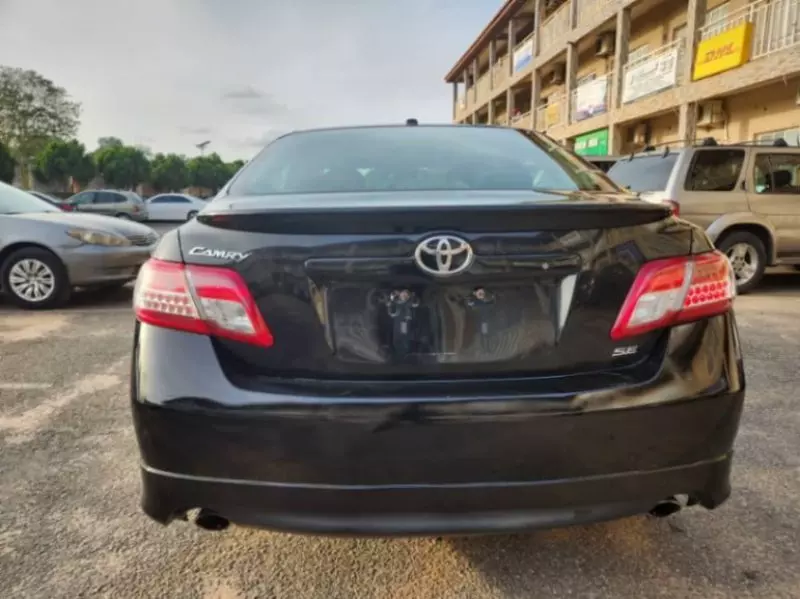 Toyota Camry   - 2011