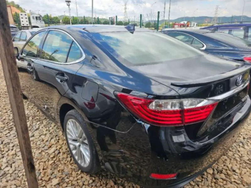 Lexus ES   - 2015