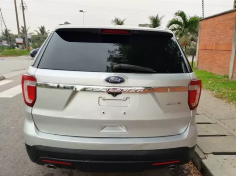 Ford Explorer   - 2016