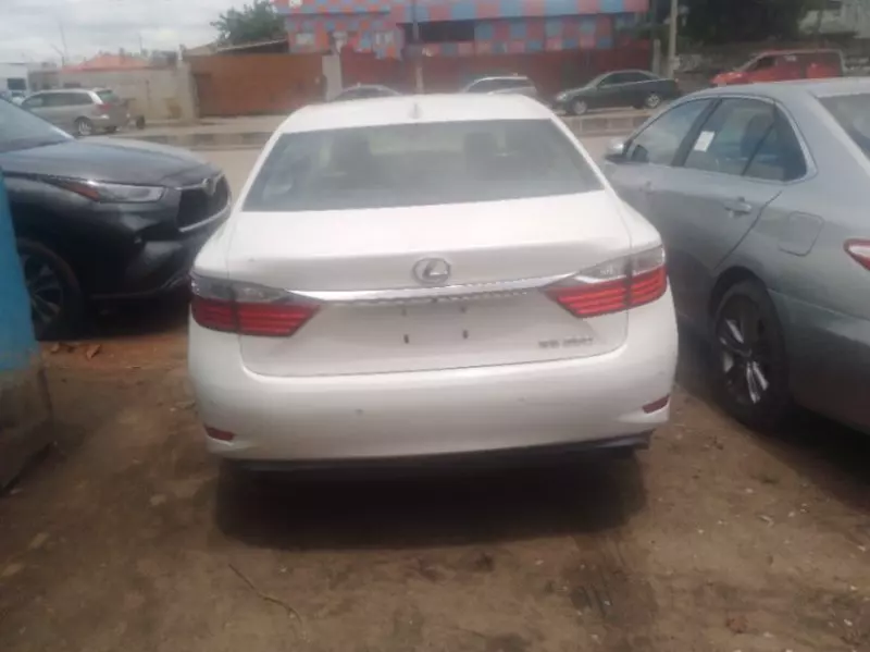 Lexus ES   - 2015