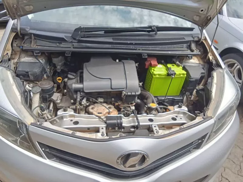 TOYOTA Vitz   - 2013