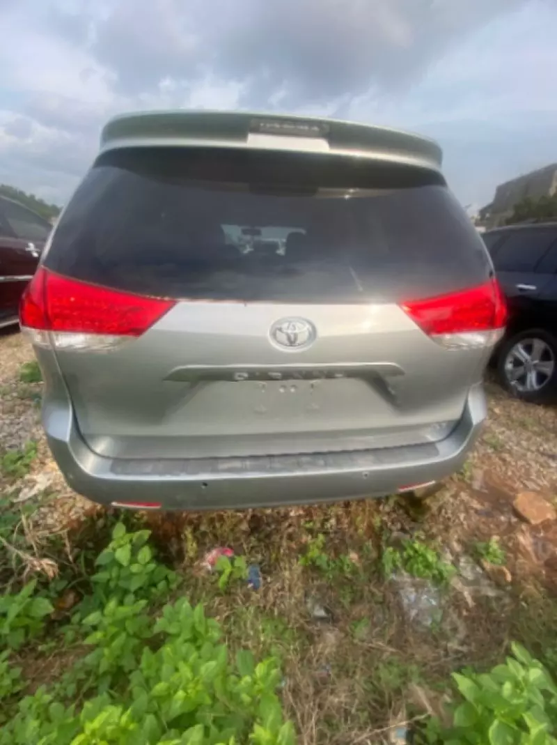 TOYOTA Sienna - 2014