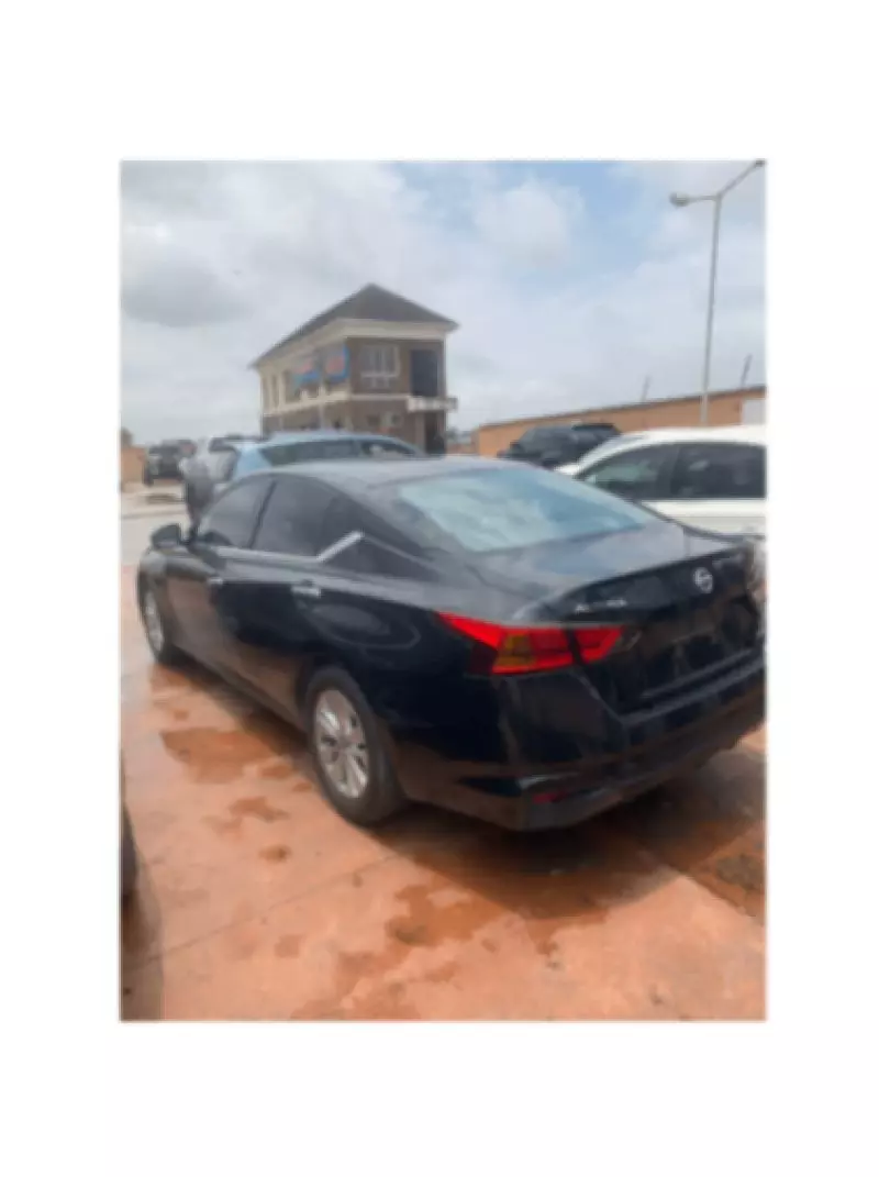 Nissan Altima   - 2022