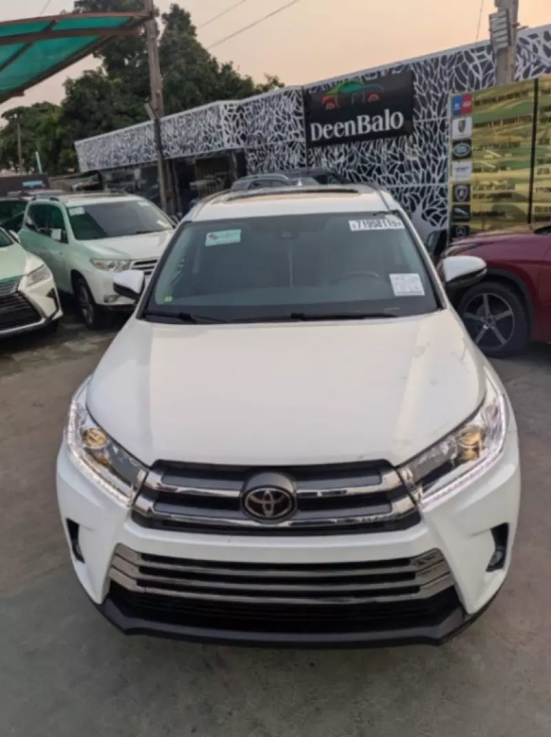 Toyota Highlander   - 2017