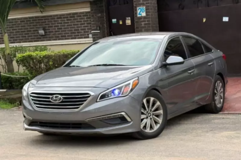 Hyundai Sonata   - 2012