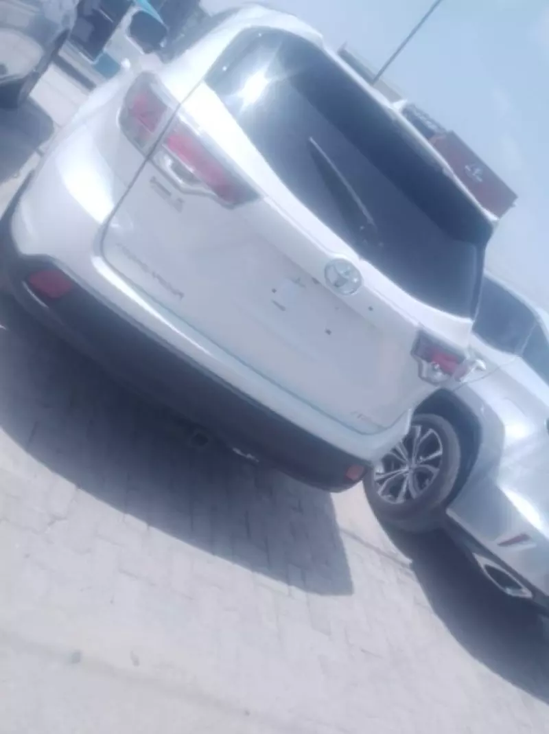 Toyota Highlander   - 2016