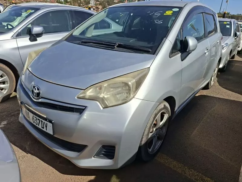 Toyota Ractis   - 2012