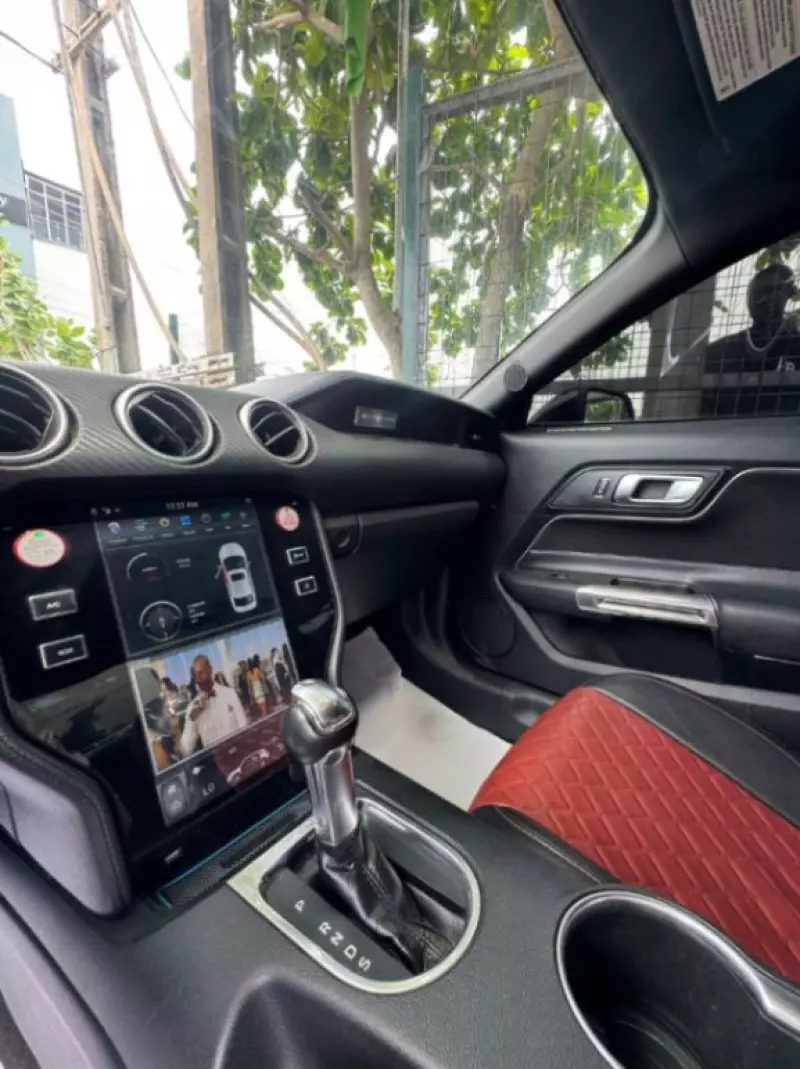 Ford Mustang   - 2018