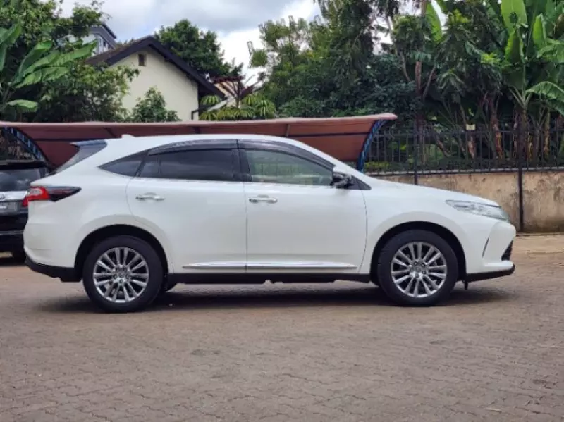 Toyota Harrier   - 2019