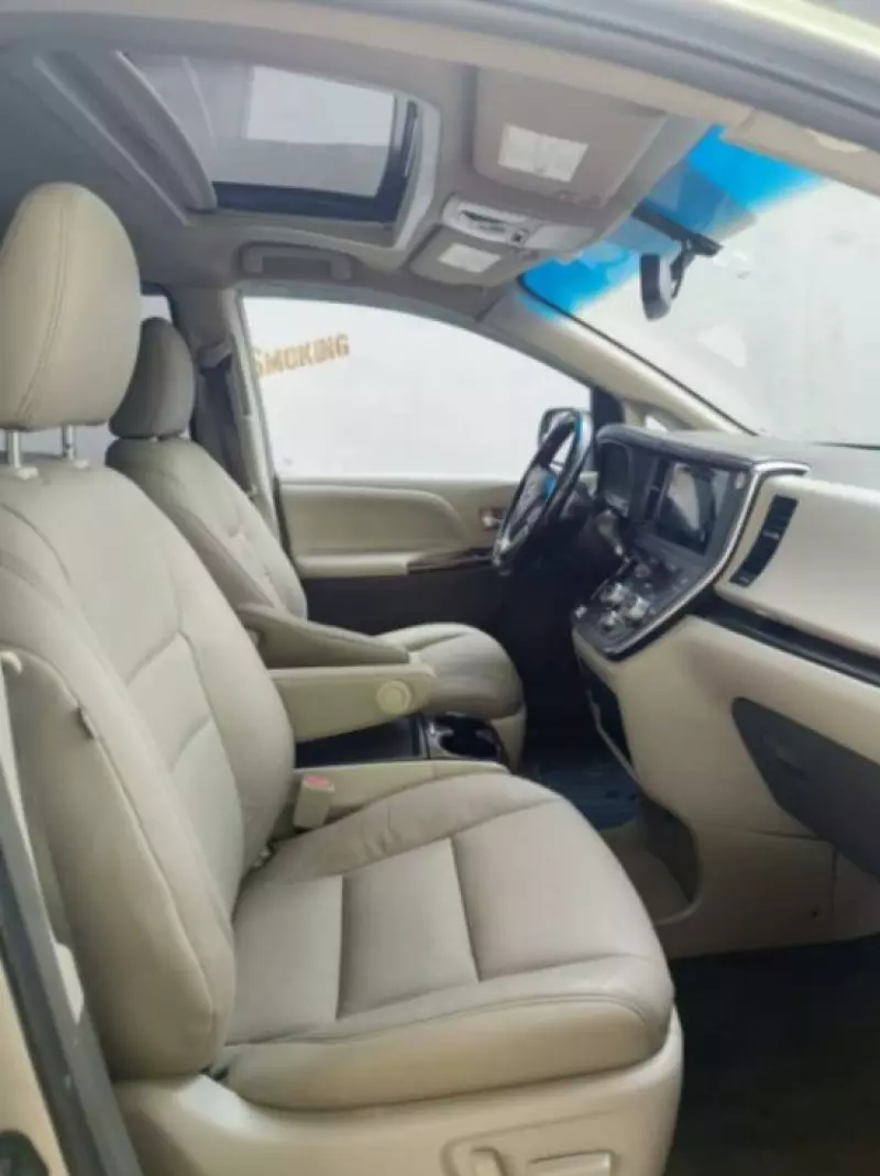 TOYOTA Sienna - 2016