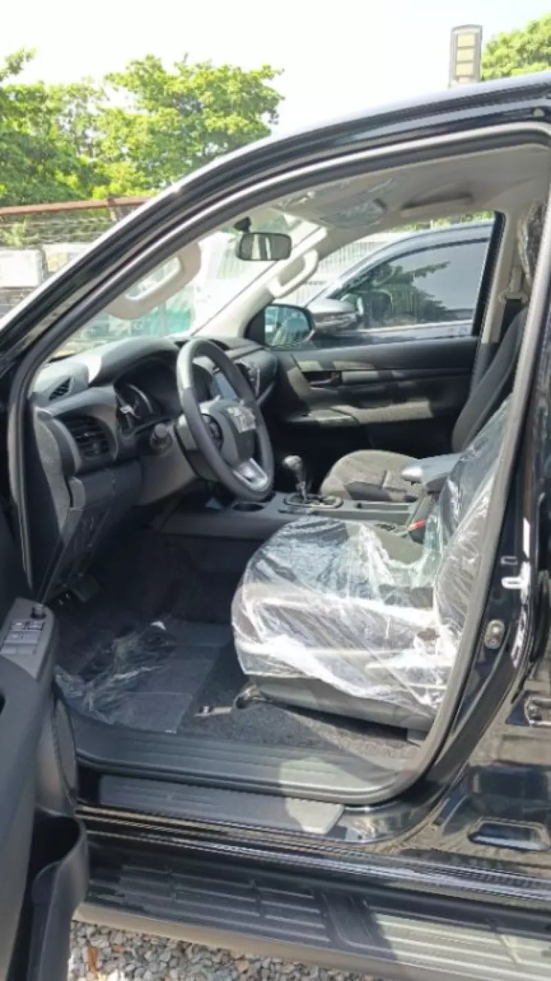 Toyota Hilux   - 2025