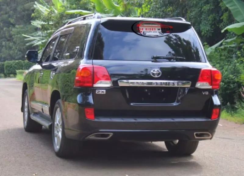 Toyota Land Cruiser V8   - 2014