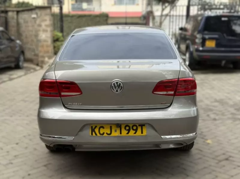 Volkswagen Passat   - 2014