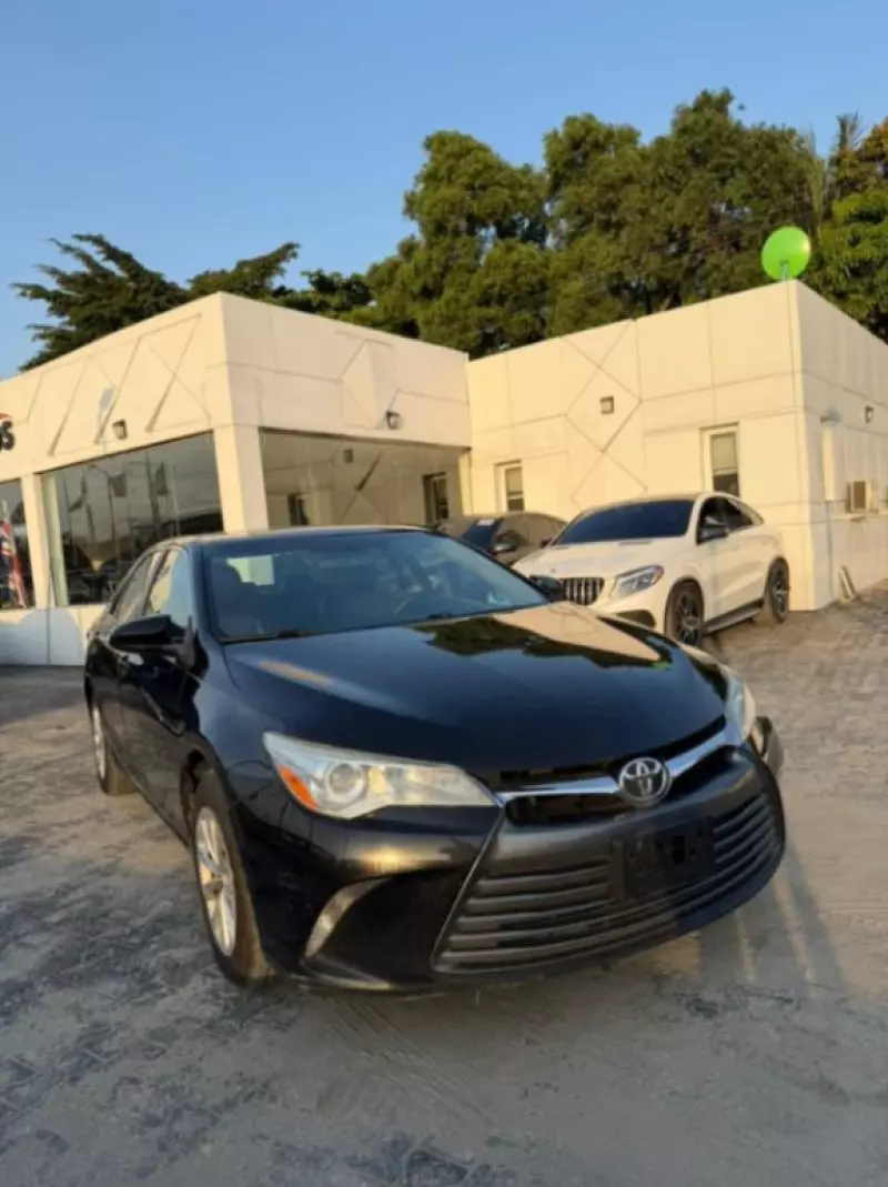 Toyota Camry   - 2016