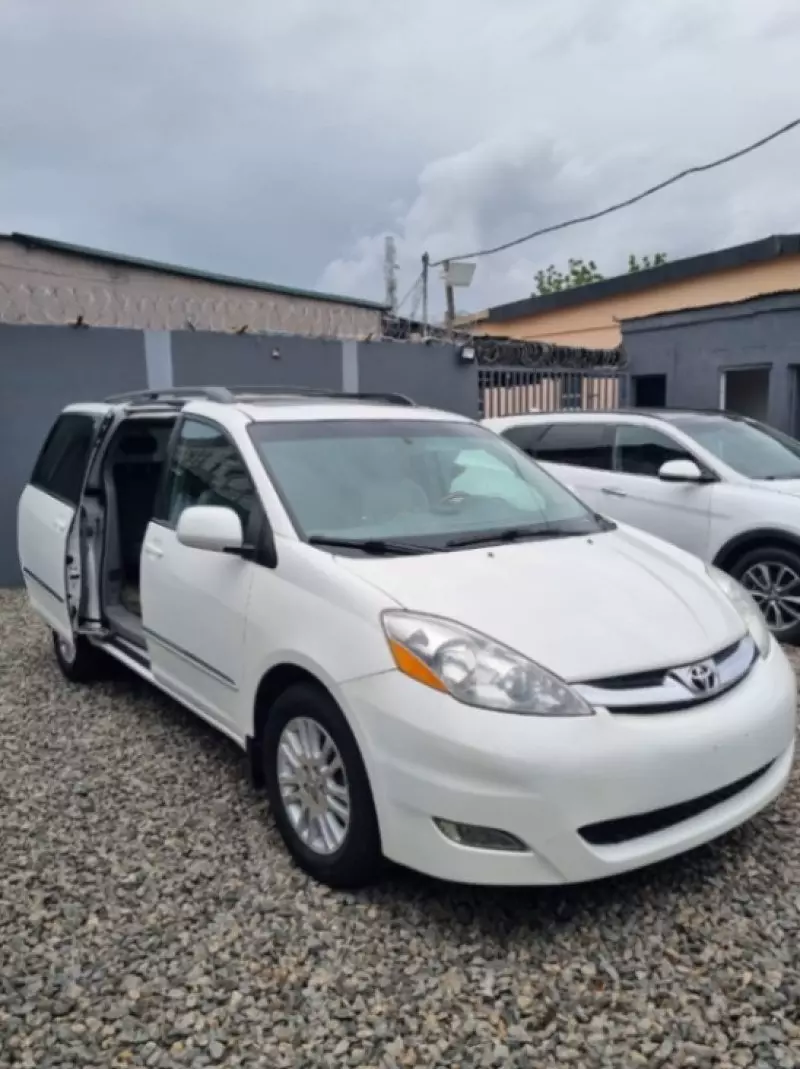 TOYOTA Sienna   - 2007