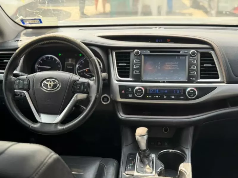 Toyota Highlander   - 2015