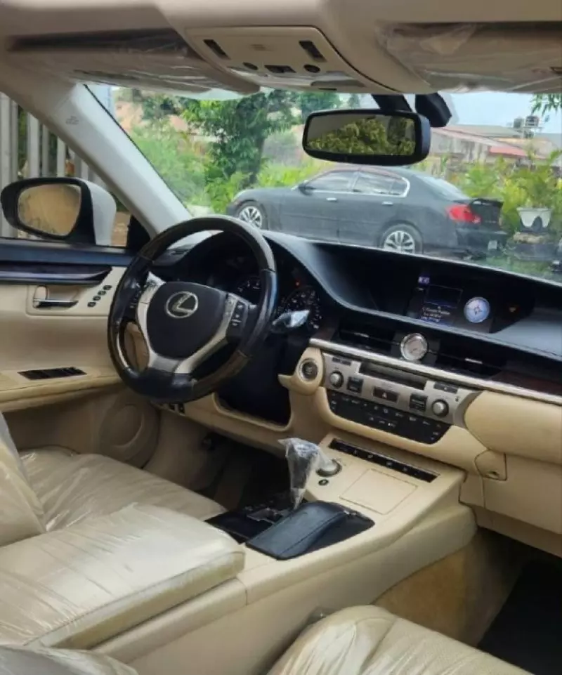 Lexus ES   - 2013