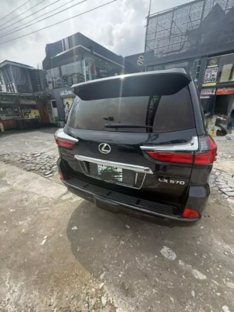 Lexus LX 570   - 2018