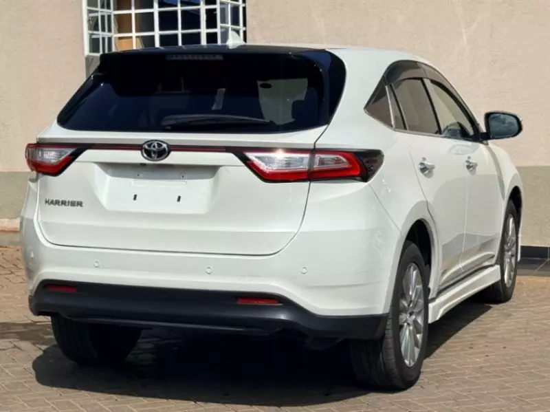 Toyota Harrier   - 2018