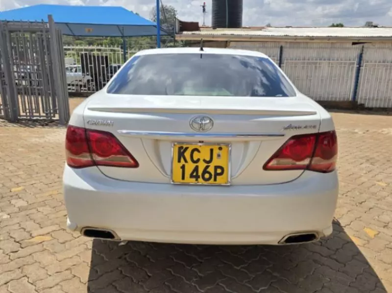 Toyota Crown Athlete    - 2009