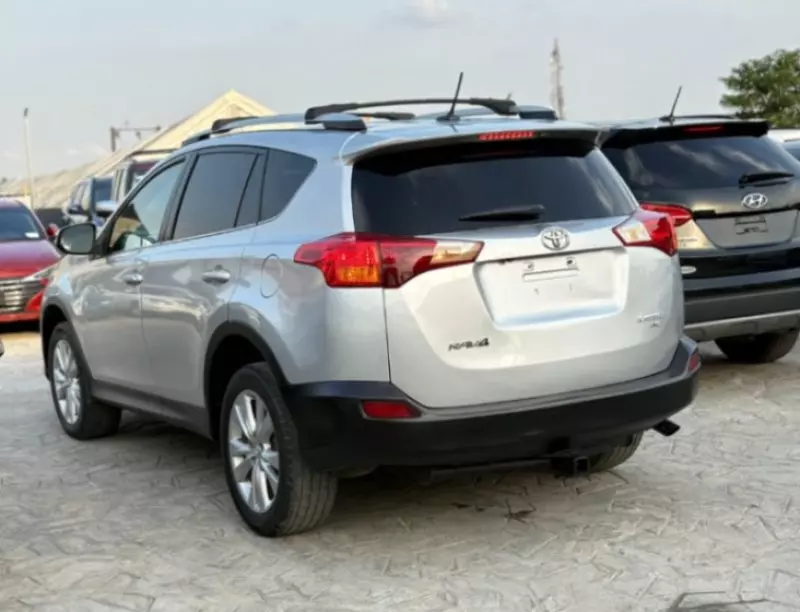 Toyota RAV4 - 2013