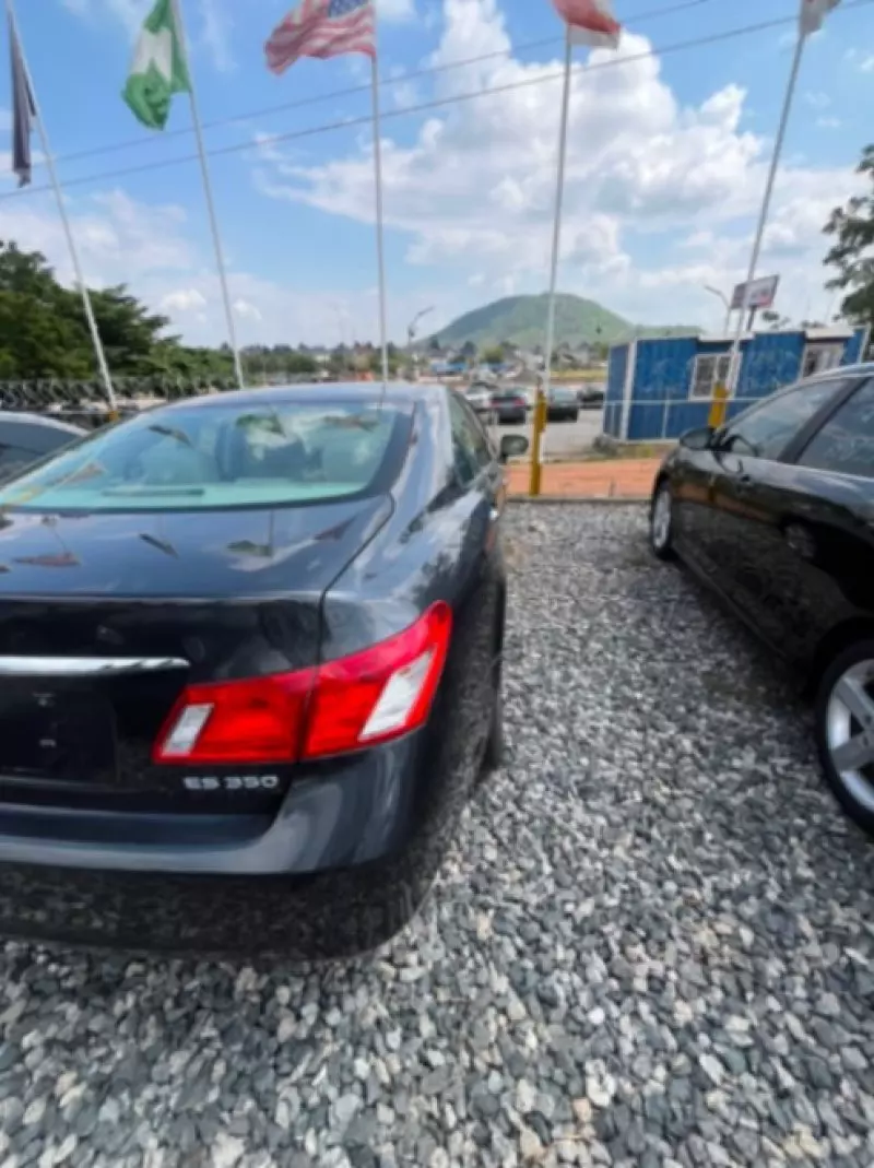 Lexus ES   - 2009