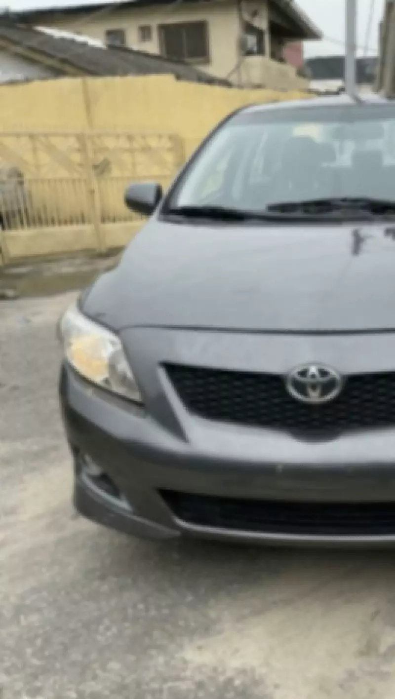 TOYOTA Corolla   - 2010