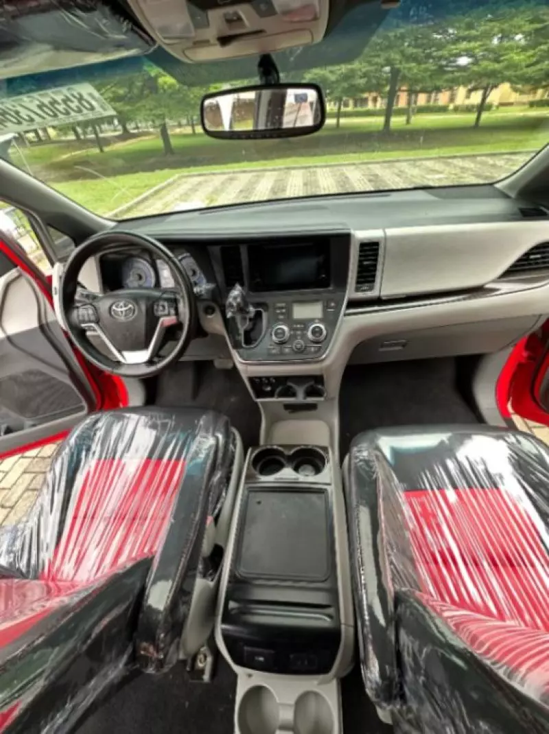 Toyota Sienna   - 2015