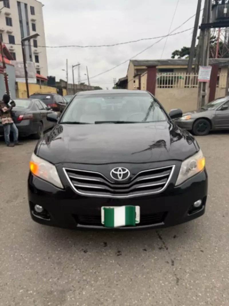 TOYOTA Camry   - 2010