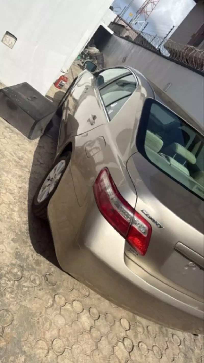 Toyota Camry   - 2009