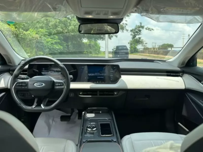 Ford Taurus   - 2025