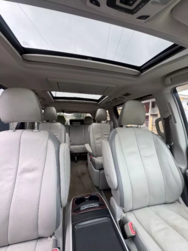 TOYOTA Sienna - 2012