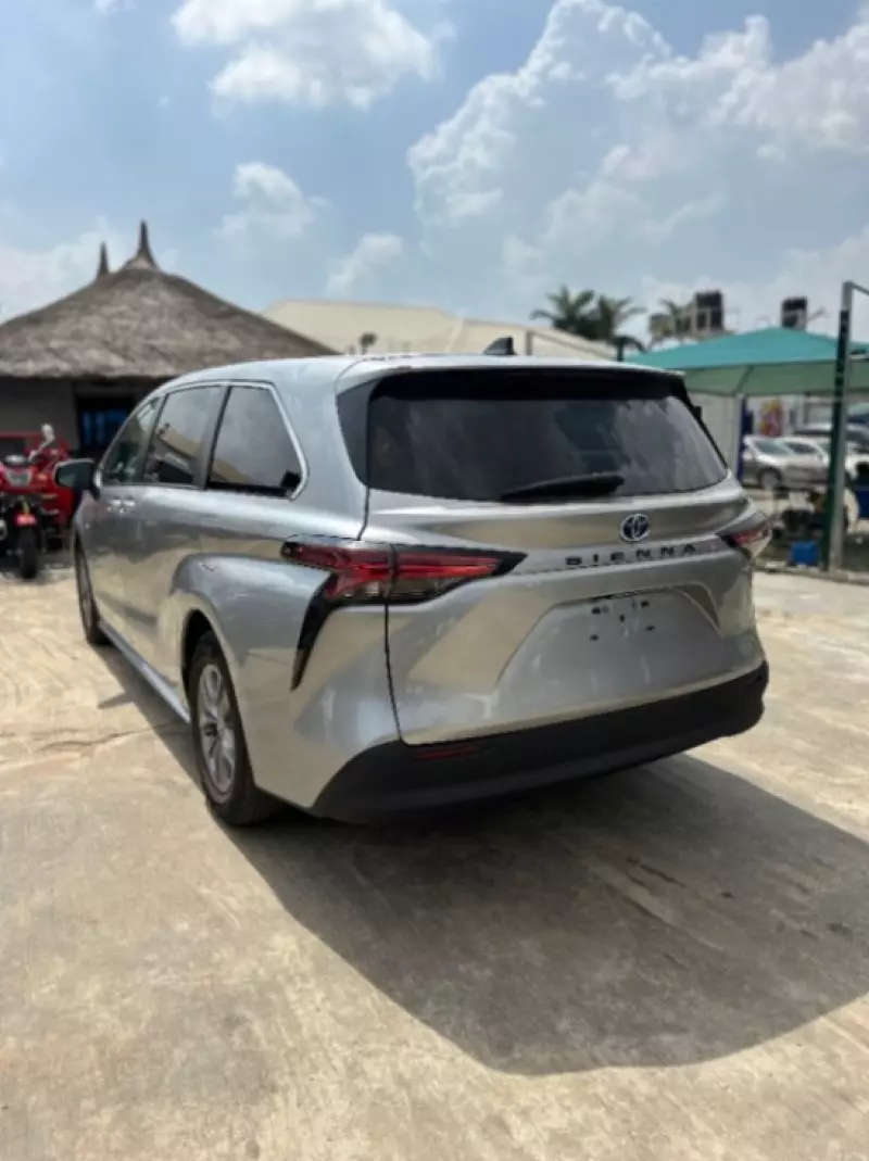 TOYOTA Sienna   - 2022