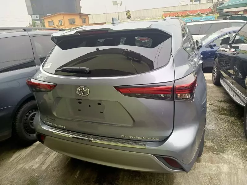 Toyota Highlander   - 2021