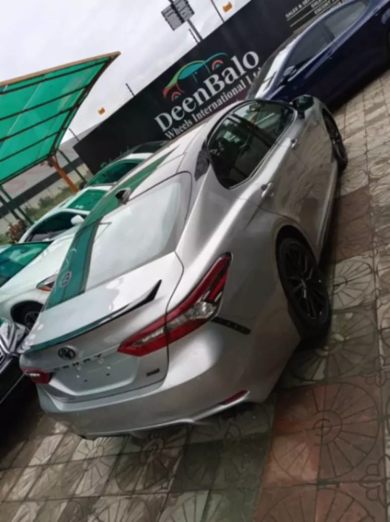 Toyota Camry   - 2024