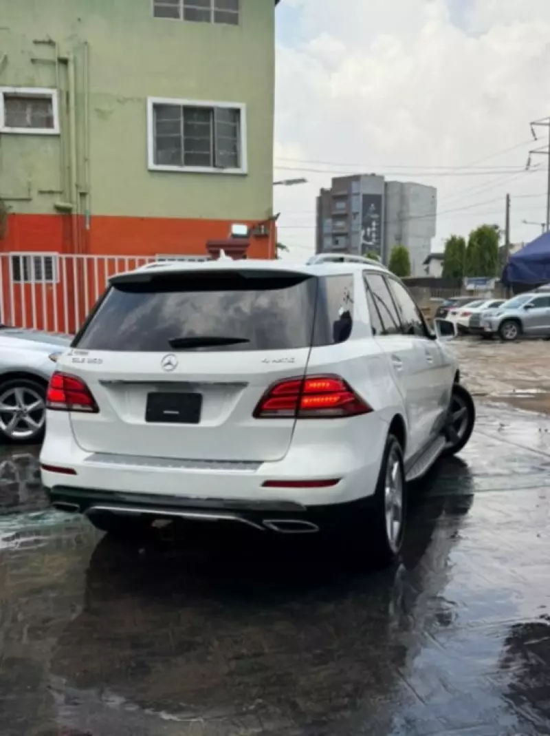 Mercedes-Benz GLE-Class   - 2017