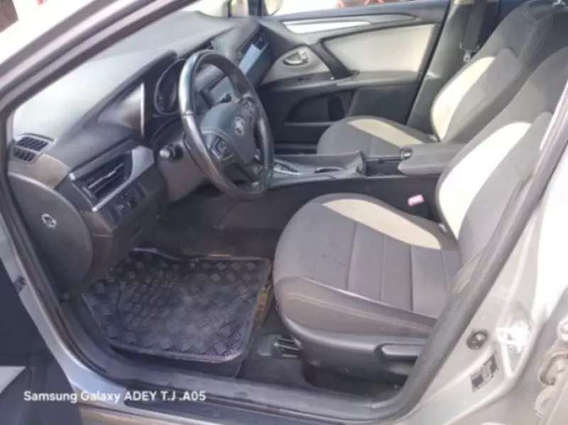 Toyota Avensis   - 2015