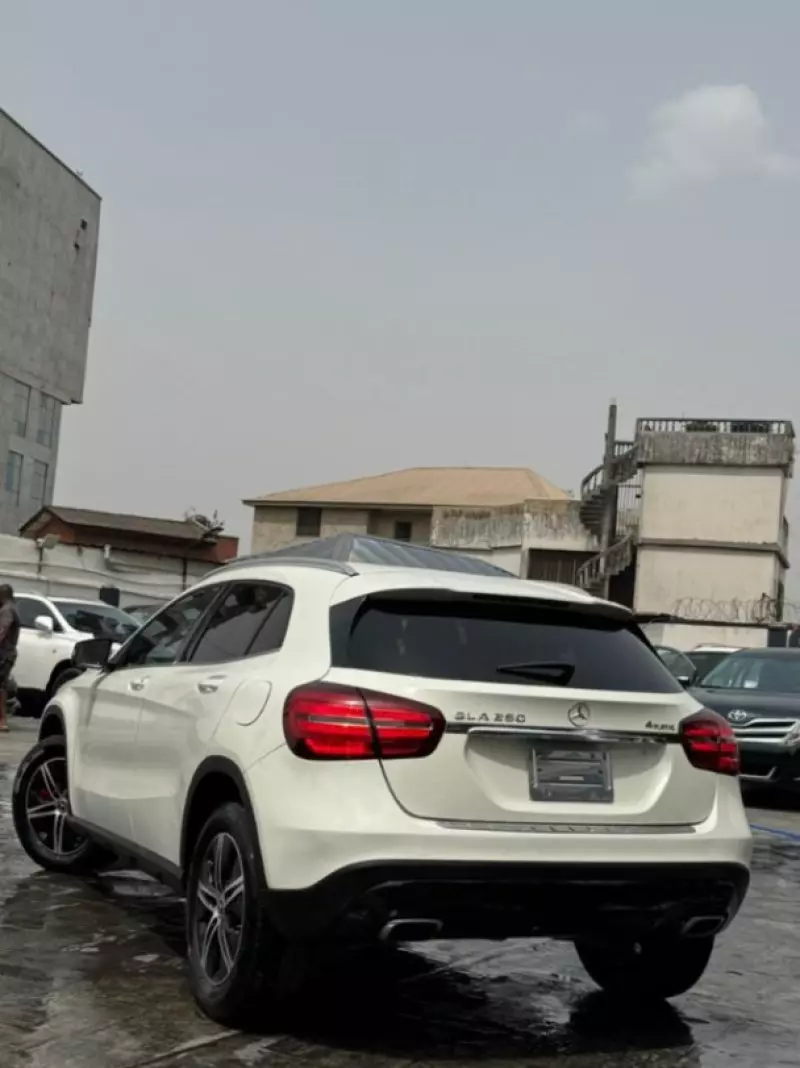 Mercedes-Benz GLA-Class   - 2015