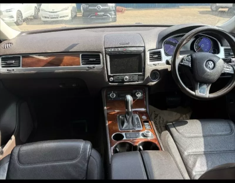 Volkswagen Touareg   - 2015