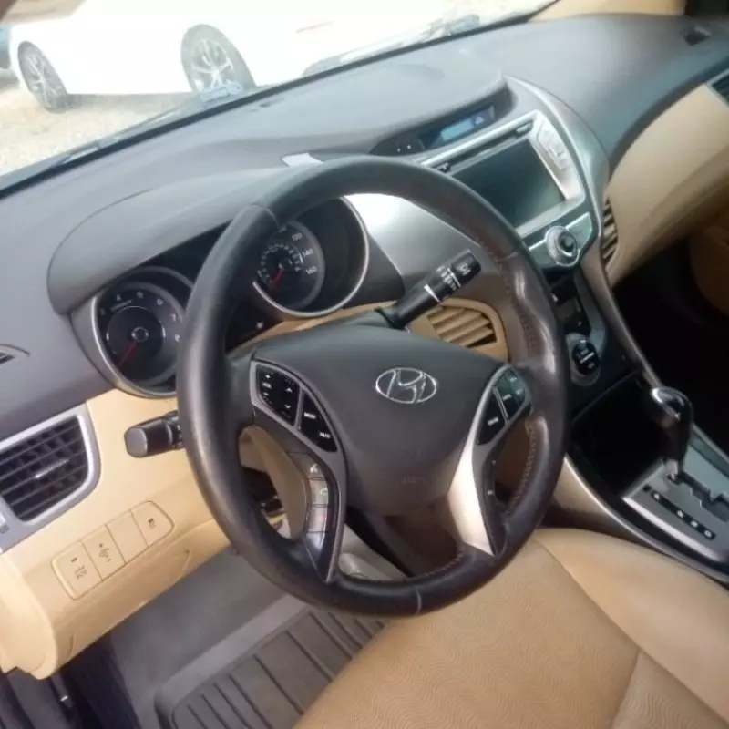 Hyundai Elantra   - 2013