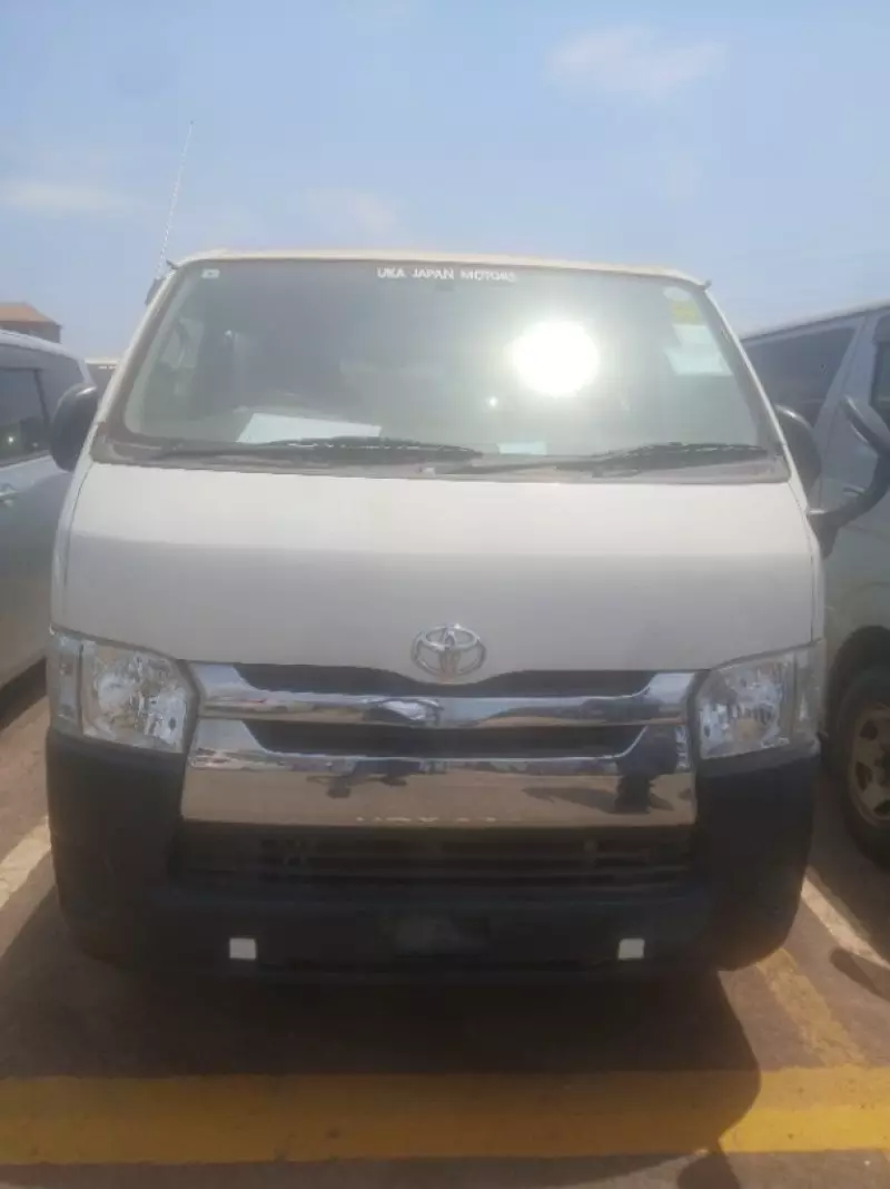 TOYOTA Hiace - 2013