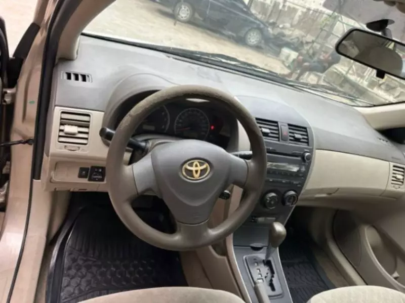 Toyota Corolla   - 2010