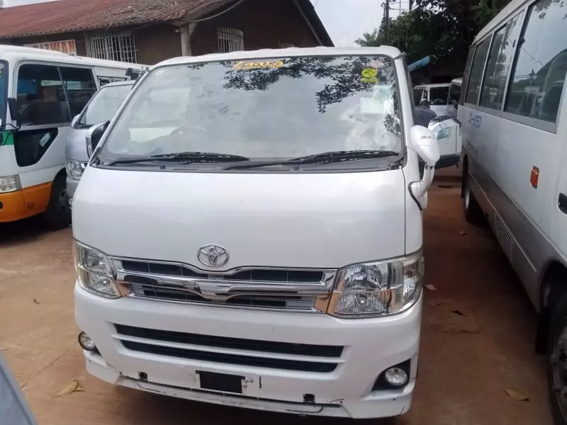 Toyota Hiace   - 2015