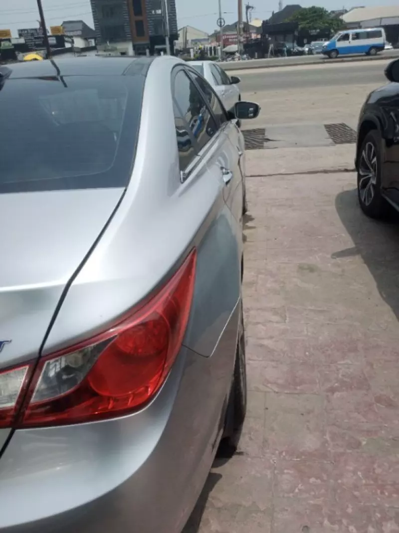 Hyundai Sonata   - 2013