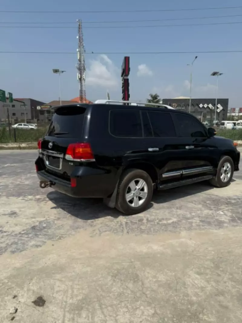 Toyota Land Cruiser   - 2013