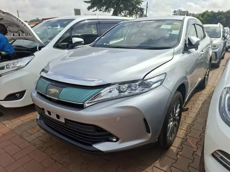 Toyota Harrier   - 2017